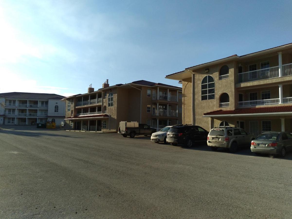 Fairmont Mountain View Villas Fairmont Hot Springs Exterior photo
